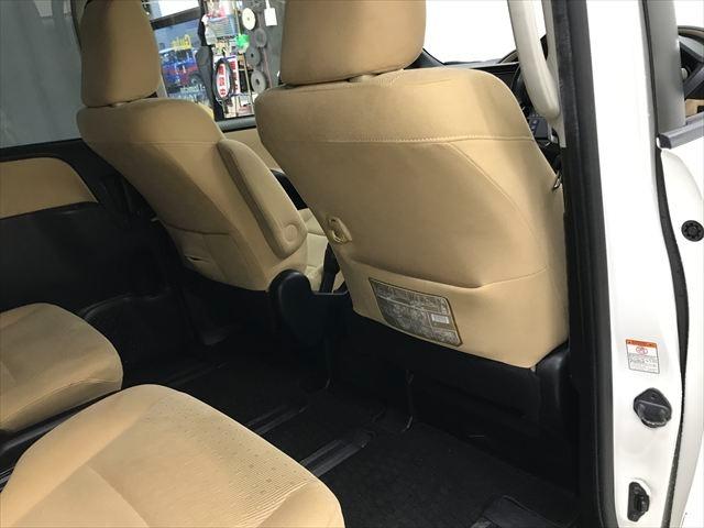 ノア ハイブリッドＧ　モデリスタフルエアロ　ＴＥＩＮ車高調　１８インチアルミ　両側パワスラ　純正フルセグＴＶ　フリップダウンモニター　バックカメラ　ＢＴオーディオ　スマートキーＸ２　シートヒーター　置くだけ充電　ＥＴＣ（12枚目）