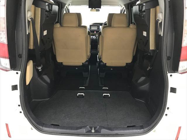 ノア ハイブリッドＧ　モデリスタフルエアロ　ＴＥＩＮ車高調　１８インチアルミ　両側パワスラ　純正フルセグＴＶ　フリップダウンモニター　バックカメラ　ＢＴオーディオ　スマートキーＸ２　シートヒーター　置くだけ充電　ＥＴＣ（17枚目）