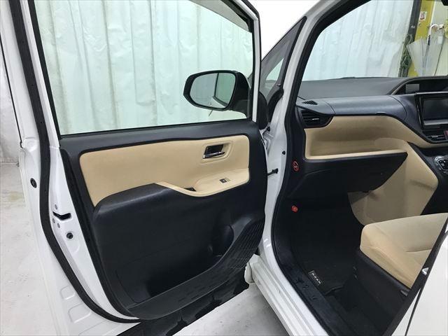 ノア ハイブリッドＧ　モデリスタフルエアロ　ＴＥＩＮ車高調　１８インチアルミ　両側パワスラ　純正フルセグＴＶ　フリップダウンモニター　バックカメラ　ＢＴオーディオ　スマートキーＸ２　シートヒーター　置くだけ充電　ＥＴＣ（42枚目）