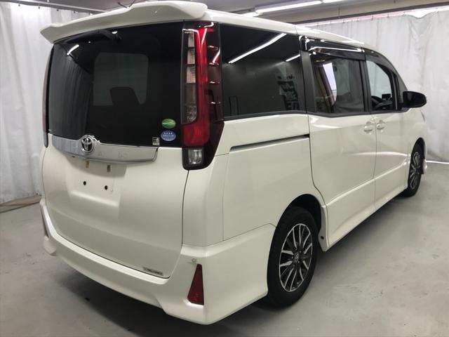 ノア Ｓｉ　純正９インチナビ　フルセグＴＶ　ＢＴオーディオ　バックカメラ　ＥＴＣ車載器　パワースライドドア　スマートキーＸ２　ＬＥＤヘッドライト　フォグライト　７人乗り　スーパースライドシート　コーナーセンサー（2枚目）