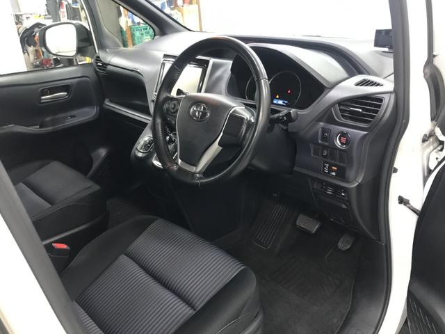 ノア Ｓｉ　純正９インチナビ　フルセグＴＶ　ＢＴオーディオ　バックカメラ　ＥＴＣ車載器　パワースライドドア　スマートキーＸ２　ＬＥＤヘッドライト　フォグライト　７人乗り　スーパースライドシート　コーナーセンサー（3枚目）