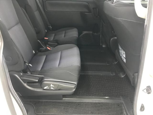 ノア Ｓｉ　純正９インチナビ　フルセグＴＶ　ＢＴオーディオ　バックカメラ　ＥＴＣ車載器　パワースライドドア　スマートキーＸ２　ＬＥＤヘッドライト　フォグライト　７人乗り　スーパースライドシート　コーナーセンサー（9枚目）