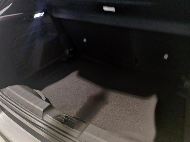 ジープ・アベンジャー アルティテュード BEV AppleCarPlay アダプティブクルーズコントロール LEDヘッドライト LEDフォグランプ 電動シート シートマッサージ 純正アルミホイール シートヒーター 前輪駆動EV 急速充電対応(12枚目)