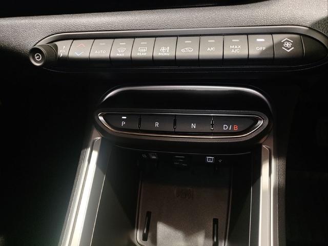 ジープ・アベンジャー アルティテュード BEV AppleCarPlay アダプティブクルーズコントロール LEDヘッドライト LEDフォグランプ 電動シート シートマッサージ 純正アルミホイール シートヒーター 前輪駆動EV 急速充電対応(20枚目)