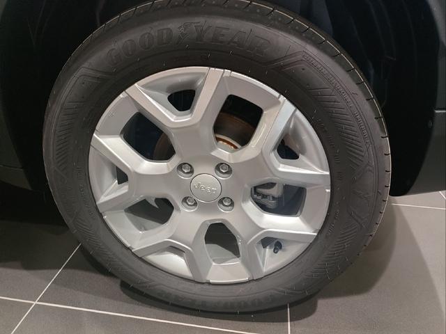 ジープ・アベンジャー アルティテュード BEV AppleCarPlay アダプティブクルーズコントロール LEDヘッドライト LEDフォグランプ 電動シート シートマッサージ 純正アルミホイール シートヒーター 前輪駆動EV 急速充電対応(29枚目)