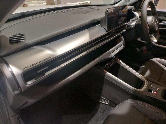 ジープ・アベンジャー アルティテュード BEV AppleCarPlay アダプティブクルーズコントロール LEDヘッドライト LEDフォグランプ 電動シート シートマッサージ 純正アルミホイール シートヒーター 前輪駆動EV 急速充電対応(30枚目)