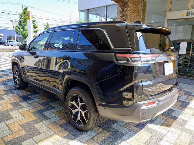 ジープ・コマンダー リミテッド　４ＷＤ　ＥＴＣ２．０　全周囲カメラ　クリアランスソナー　オートクルーズコントロール　レーンアシスト　パワーシート　パークアシスト　衝突被害軽減システム　ナビ　オートライト　ＬＥＤヘッドランプ（8枚目）