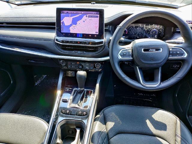 ジープ・コマンダー リミテッド　４ＷＤ　ＥＴＣ２．０　全周囲カメラ　クリアランスソナー　オートクルーズコントロール　レーンアシスト　パワーシート　パークアシスト　衝突被害軽減システム　ナビ　オートライト　ＬＥＤヘッドランプ（10枚目）