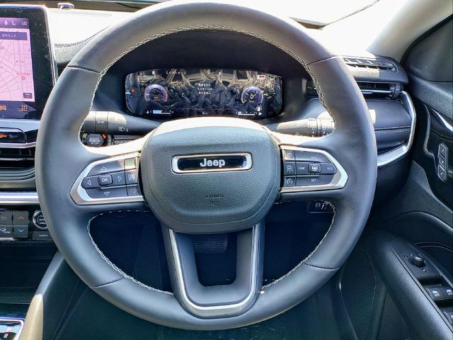 ジープ・コマンダー リミテッド　４ＷＤ　ＥＴＣ２．０　全周囲カメラ　クリアランスソナー　オートクルーズコントロール　レーンアシスト　パワーシート　パークアシスト　衝突被害軽減システム　ナビ　オートライト　ＬＥＤヘッドランプ（11枚目）