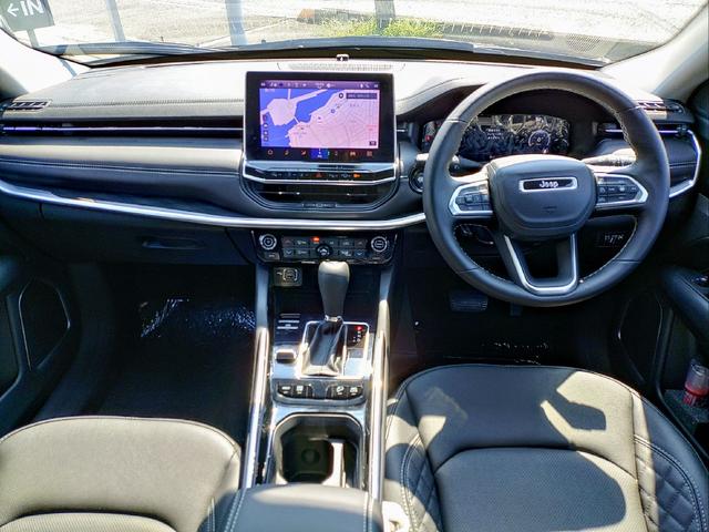 ジープ・コマンダー リミテッド　４ＷＤ　ＥＴＣ２．０　全周囲カメラ　クリアランスソナー　オートクルーズコントロール　レーンアシスト　パワーシート　パークアシスト　衝突被害軽減システム　ナビ　オートライト　ＬＥＤヘッドランプ（12枚目）