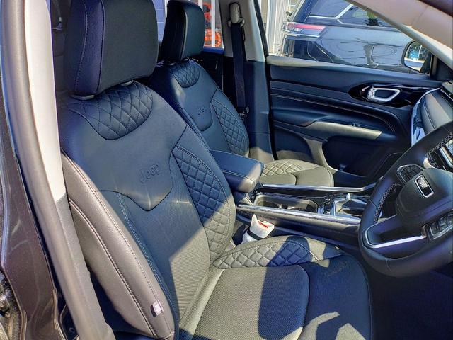 ジープ・コマンダー リミテッド　４ＷＤ　ＥＴＣ２．０　全周囲カメラ　クリアランスソナー　オートクルーズコントロール　レーンアシスト　パワーシート　パークアシスト　衝突被害軽減システム　ナビ　オートライト　ＬＥＤヘッドランプ（15枚目）