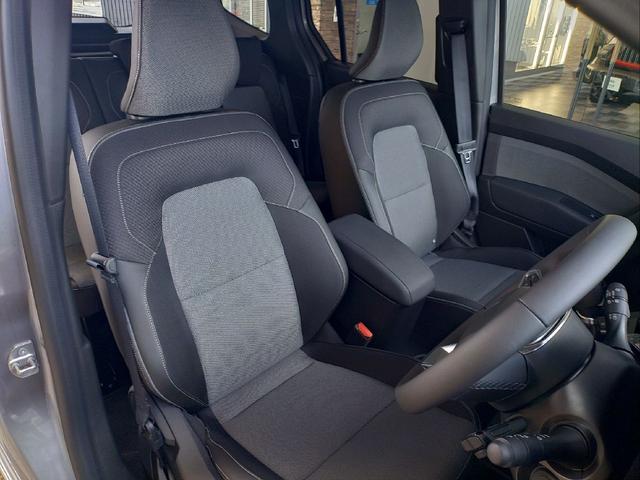 カングー ベースグレード ガソリンターボ 7速EDC 両側スライドドア ダブルバックドア AppleCarPlay AndroidAuto アダプティブクルズコントロール バックアイカメラ(26枚目)