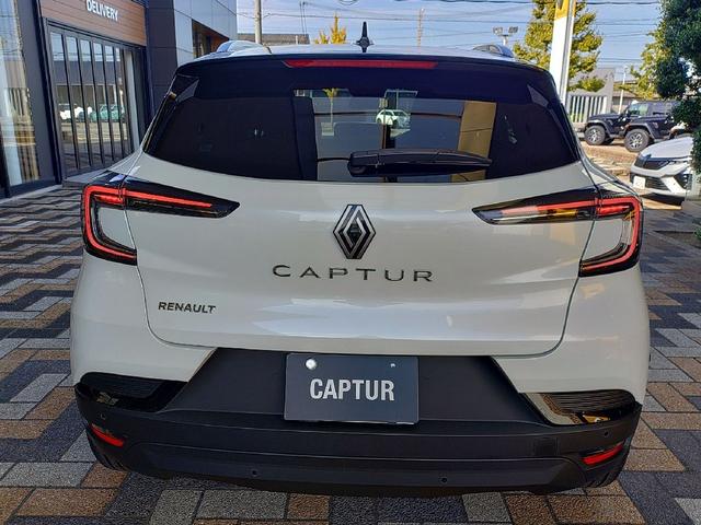キャプチャー テクノ　マイルドハイブリッド　マイルドハイブリッド　前席シートヒーター　　運転席電動シート　アダプティブクルーズコントロール　電動パーキングブレーキ　ブレーキホールド　ディスプレイオーディオ　衝突被害軽減ブレーキ（3枚目）