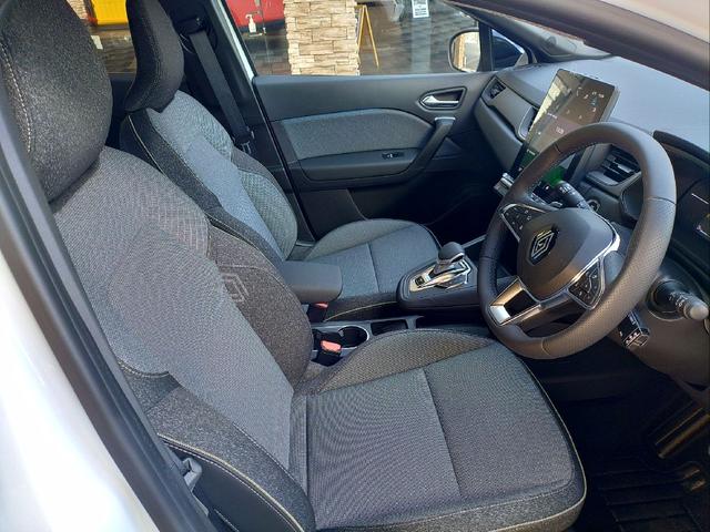 キャプチャー テクノ　マイルドハイブリッド　マイルドハイブリッド　前席シートヒーター　　運転席電動シート　アダプティブクルーズコントロール　電動パーキングブレーキ　ブレーキホールド　ディスプレイオーディオ　衝突被害軽減ブレーキ（13枚目）