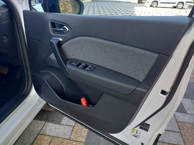 キャプチャー テクノ　マイルドハイブリッド　マイルドハイブリッド　前席シートヒーター　　運転席電動シート　アダプティブクルーズコントロール　電動パーキングブレーキ　ブレーキホールド　ディスプレイオーディオ　衝突被害軽減ブレーキ（24枚目）