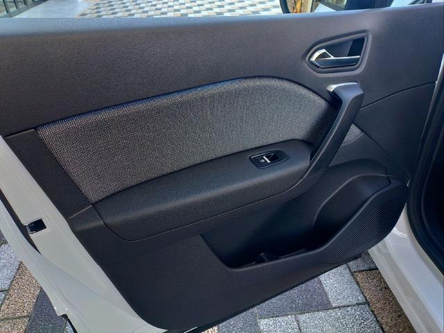 キャプチャー テクノ　マイルドハイブリッド　マイルドハイブリッド　前席シートヒーター　　運転席電動シート　アダプティブクルーズコントロール　電動パーキングブレーキ　ブレーキホールド　ディスプレイオーディオ　衝突被害軽減ブレーキ（26枚目）