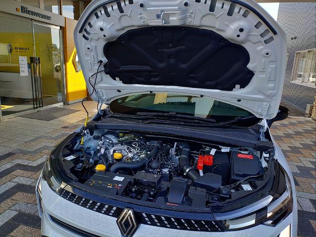 キャプチャー テクノ　マイルドハイブリッド　マイルドハイブリッド　前席シートヒーター　　運転席電動シート　アダプティブクルーズコントロール　電動パーキングブレーキ　ブレーキホールド　ディスプレイオーディオ　衝突被害軽減ブレーキ（36枚目）