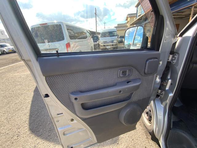 ハイゼットカーゴ クルーズ　オートマ　キーレス　エアコン　パワステ　パワーウインドウ　車検Ｒ８年　修復歴なし　走行距離１１０１９７ｋｍ（12枚目）