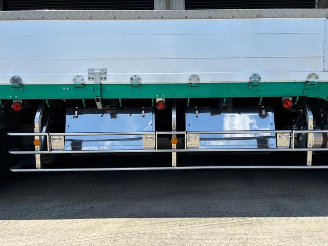 クオン 　アルミブロック　積載１３ｔ　ルーフラック　スタンション付　荷台内寸長さ９４０　幅２３９（33枚目）