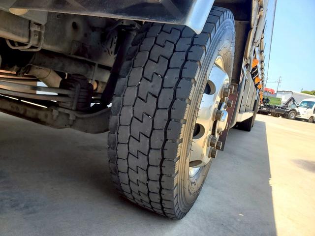 スーパーグレート 　平ボディ　アルミＢ　積載１４．３ｔ　アルミホイール　スタンション付（33枚目）