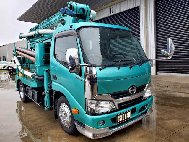 デュトロ 　コンクリート　ポンプ車　スクイーズ式　ナビ　ＥＴＣ　メッキパーツ　ラジコン付（3枚目）
