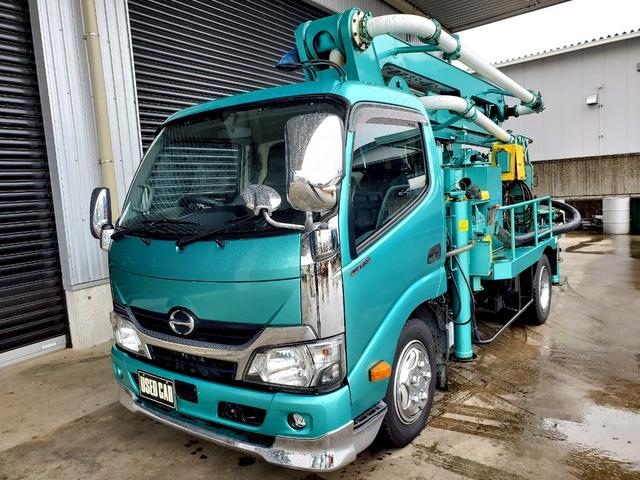 デュトロ 　コンクリート　ポンプ車　スクイーズ式　ナビ　ＥＴＣ　メッキパーツ　ラジコン付（4枚目）