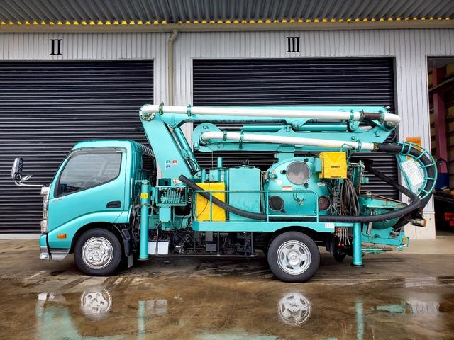 デュトロ 　コンクリート　ポンプ車　スクイーズ式　ナビ　ＥＴＣ　メッキパーツ　ラジコン付（6枚目）