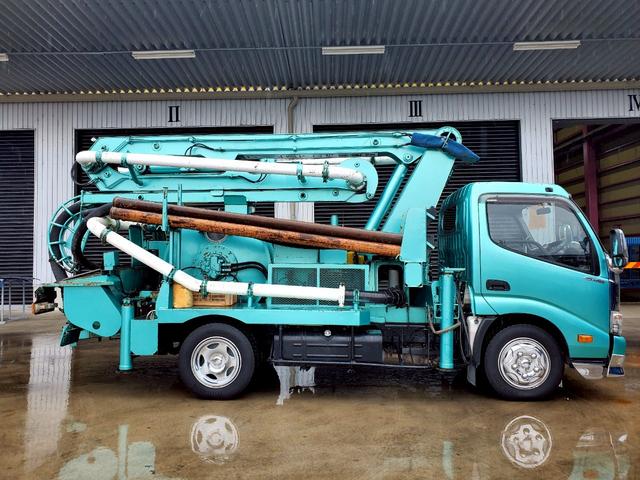 デュトロ 　コンクリート　ポンプ車　スクイーズ式　ナビ　ＥＴＣ　メッキパーツ　ラジコン付（9枚目）
