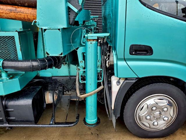デュトロ 　コンクリート　ポンプ車　スクイーズ式　ナビ　ＥＴＣ　メッキパーツ　ラジコン付（11枚目）