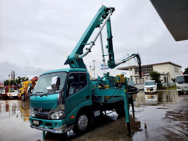 デュトロ 　コンクリート　ポンプ車　スクイーズ式　ナビ　ＥＴＣ　メッキパーツ　ラジコン付（13枚目）