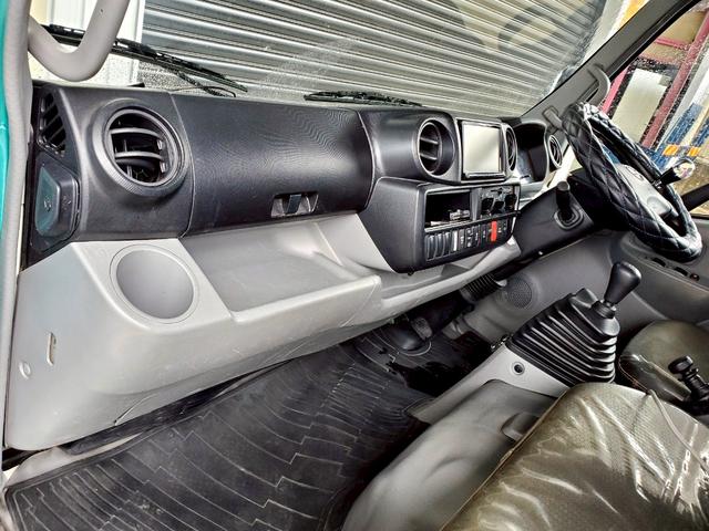 デュトロ 　コンクリート　ポンプ車　スクイーズ式　ナビ　ＥＴＣ　メッキパーツ　ラジコン付（16枚目）