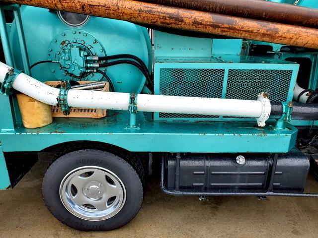 デュトロ 　コンクリート　ポンプ車　スクイーズ式　ナビ　ＥＴＣ　メッキパーツ　ラジコン付（26枚目）