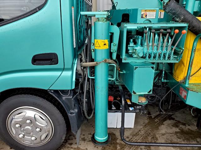 デュトロ 　コンクリート　ポンプ車　スクイーズ式　ナビ　ＥＴＣ　メッキパーツ　ラジコン付（29枚目）