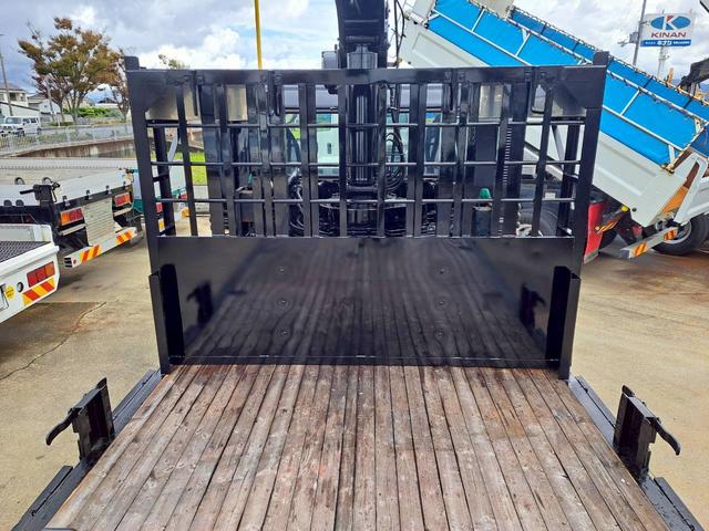 スーパーグレート 　４段クレーン　積載１２．１ｔ　ラジコン付　アルミホイール　荷台内寸８８３　幅２３５（9枚目）