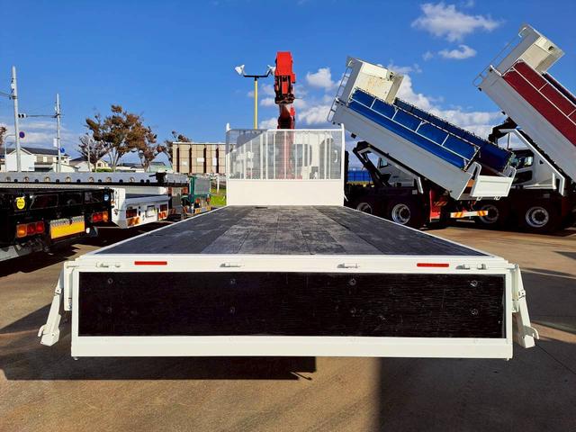 ヒノレンジャー 4段クレーン ラジコン付 ベッド付 積載2.4t 荷台内寸長555 幅210(12枚目)