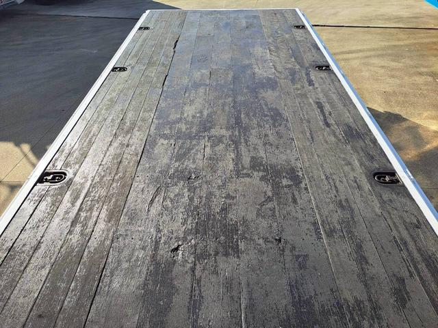 ヒノレンジャー 4段クレーン ラジコン付 ベッド付 積載2.4t 荷台内寸長555 幅210(14枚目)