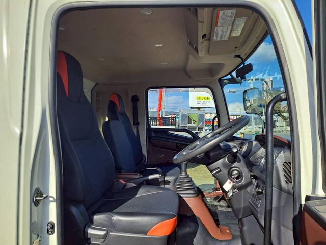 ヒノレンジャー 4段クレーン ラジコン付 ベッド付 積載2.4t 荷台内寸長555 幅210(19枚目)