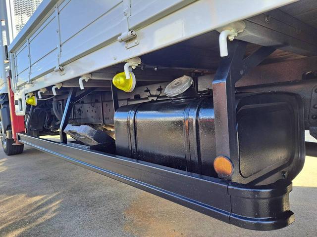 ヒノレンジャー 4段クレーン ラジコン付 ベッド付 積載2.4t 荷台内寸長555 幅210(24枚目)