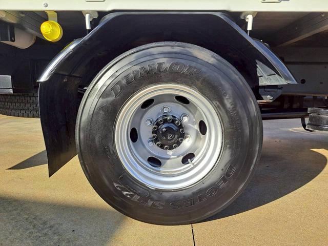 ヒノレンジャー 4段クレーン ラジコン付 ベッド付 積載2.4t 荷台内寸長555 幅210(33枚目)