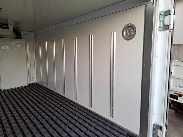 ボンゴトラック 　冷蔵冷凍　マイナス３５℃　左サイドドア付　荷台内寸長さ２３２　幅１５３　高さ１０５（15枚目）