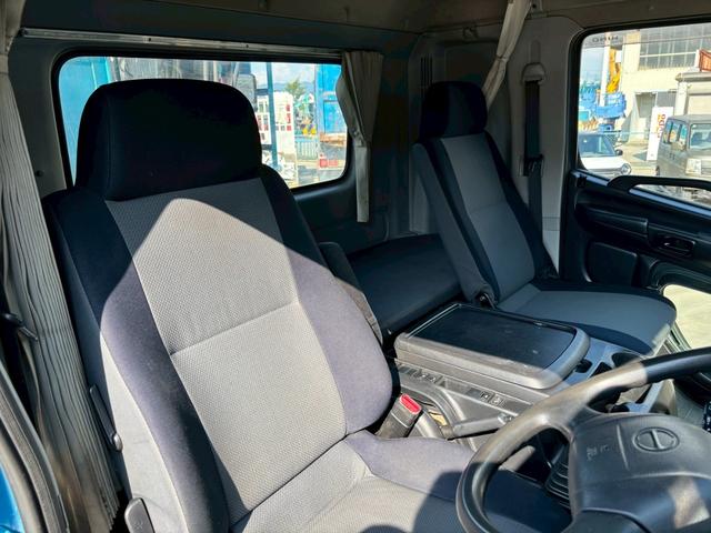 ヒノレンジャー 　深ボディーヒアブ付　アルミ付　ベッド付　ルーフラック　グラップル付　トップシート　サイドラダー　増トン車　メッキパーツ（15枚目）