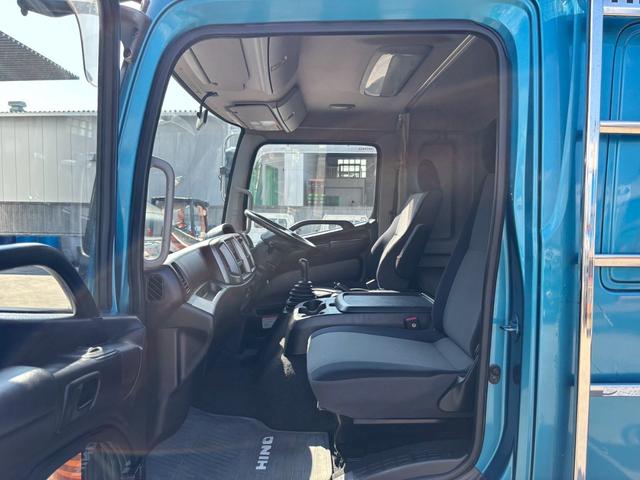 ヒノレンジャー 　深ボディーヒアブ付　アルミ付　ベッド付　ルーフラック　グラップル付　トップシート　サイドラダー　増トン車　メッキパーツ（16枚目）