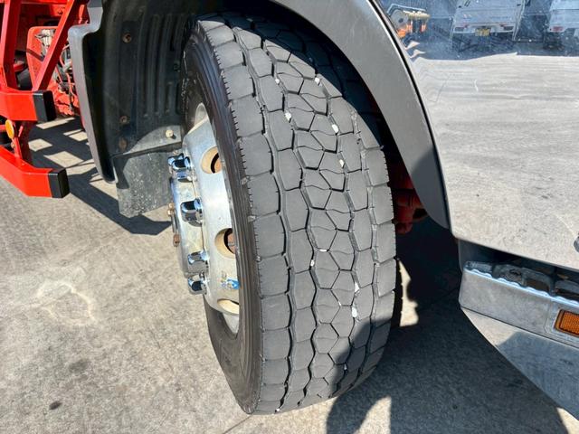 ヒノレンジャー 　深ボディーヒアブ付　アルミ付　ベッド付　ルーフラック　グラップル付　トップシート　サイドラダー　増トン車　メッキパーツ（19枚目）