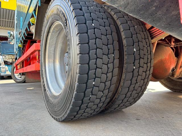 ヒノレンジャー 　深ボディーヒアブ付　アルミ付　ベッド付　ルーフラック　グラップル付　トップシート　サイドラダー　増トン車　メッキパーツ（21枚目）