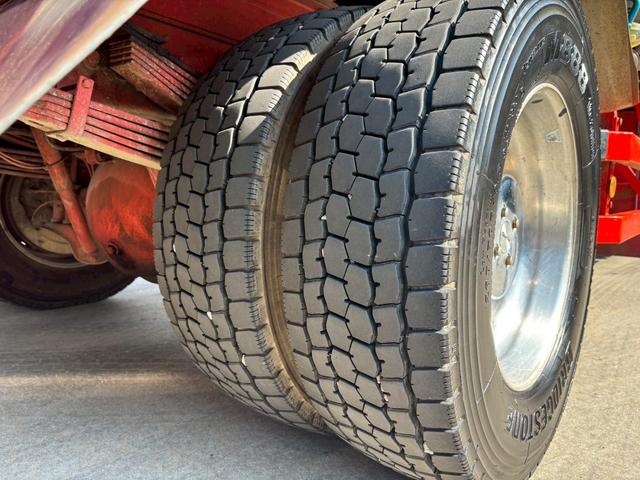 ヒノレンジャー 　深ボディーヒアブ付　アルミ付　ベッド付　ルーフラック　グラップル付　トップシート　サイドラダー　増トン車　メッキパーツ（22枚目）