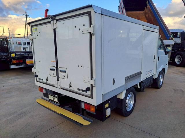 ボンゴトラック 　冷蔵冷凍　Ｂカメラ　両サイドドア付　ー２０度　スタンバイ付（9枚目）