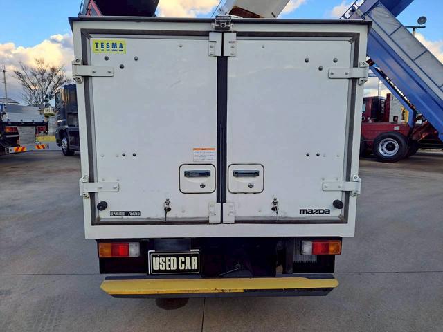 ボンゴトラック 　冷蔵冷凍　Ｂカメラ　両サイドドア付　ー２０度　スタンバイ付（11枚目）