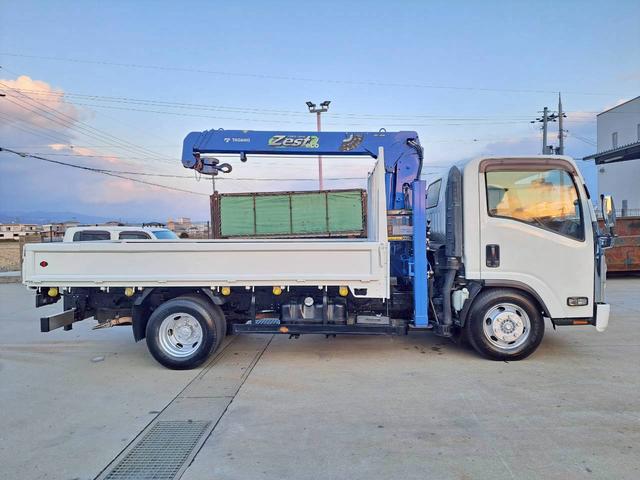 エルフトラック 　セルフ　３段クレーン　積載３ｔ　ハイジャッキ付　ラジコン取付可能　アユミ板　荷台内寸長３７０　幅２０７（7枚目）