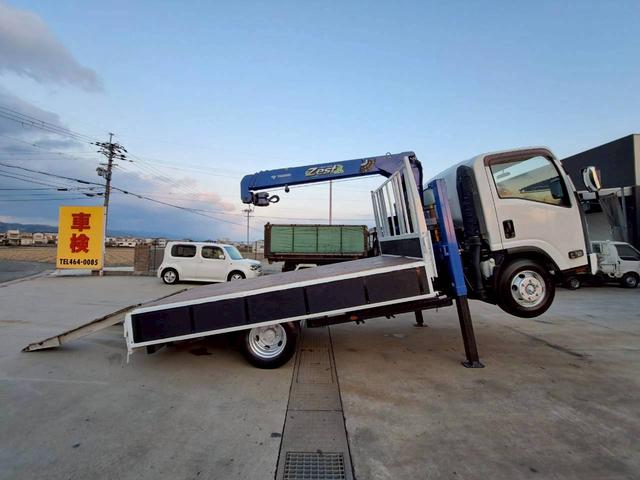 エルフトラック 　セルフ　３段クレーン　積載３ｔ　ハイジャッキ付　ラジコン取付可能　アユミ板　荷台内寸長３７０　幅２０７（9枚目）