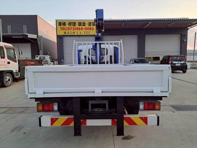 エルフトラック 　セルフ　３段クレーン　積載３ｔ　ハイジャッキ付　ラジコン取付可能　アユミ板　荷台内寸長３７０　幅２０７（12枚目）